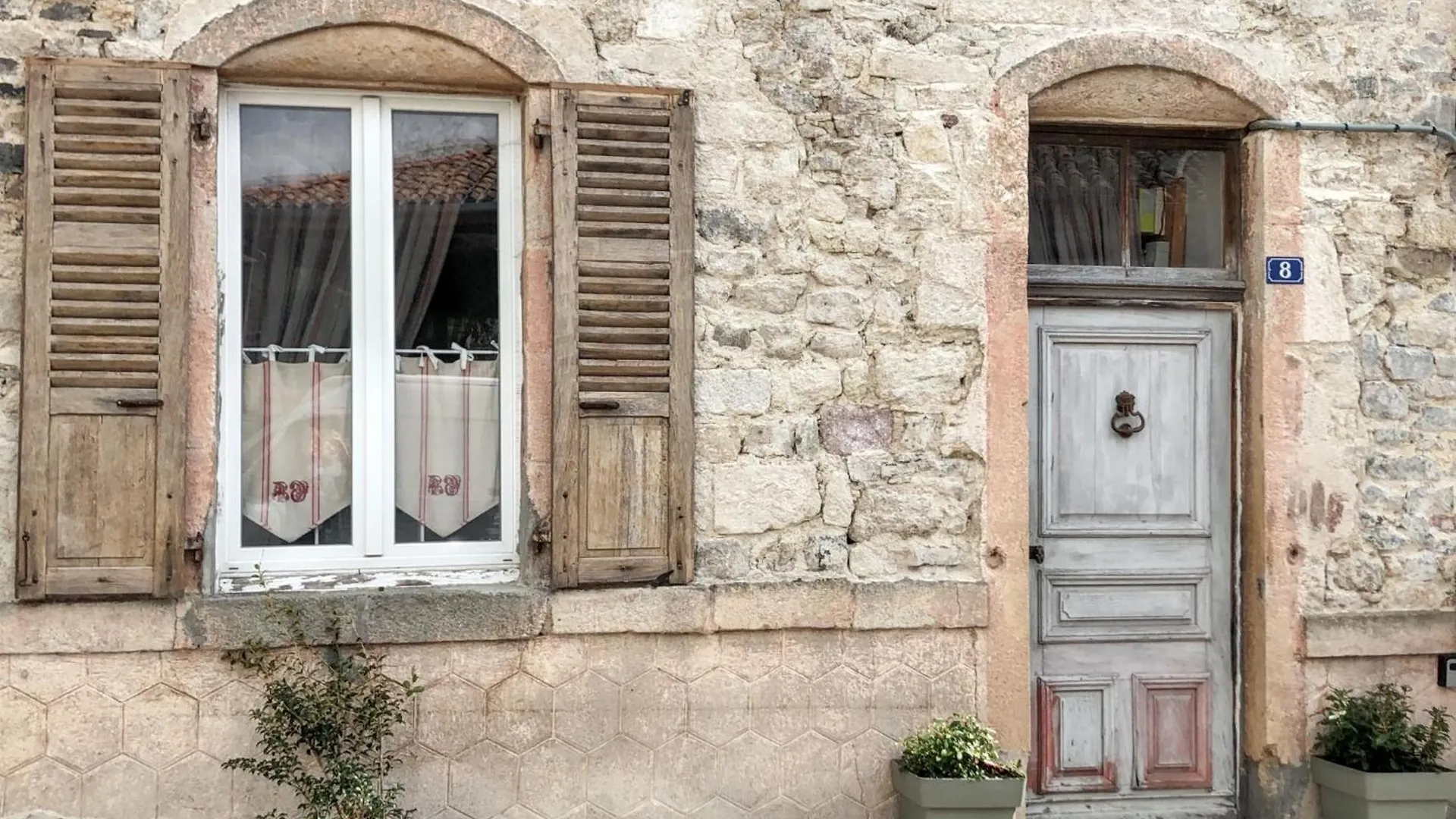 Maison Charmante A Mauzun Avec Jardin Et Patio Fleuri