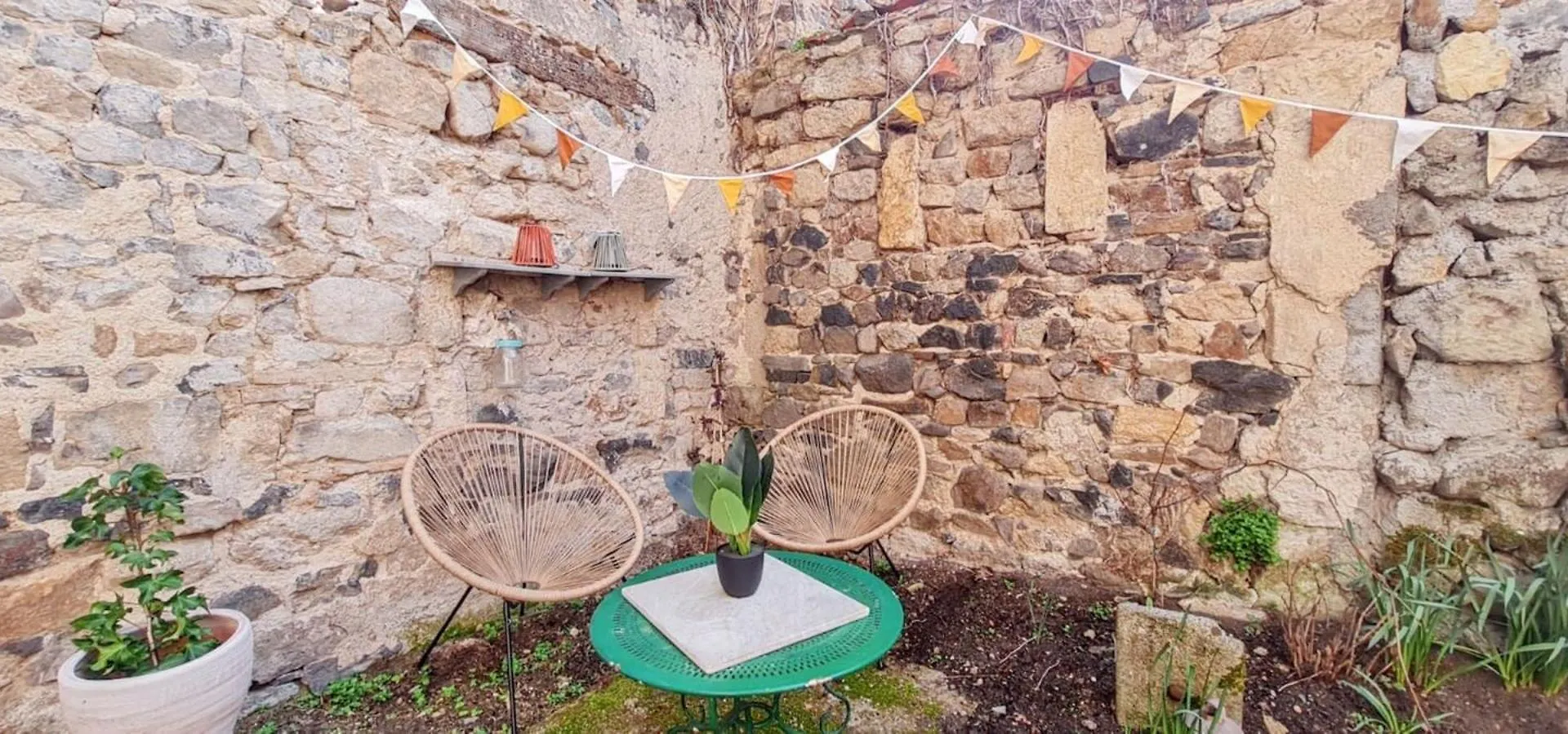 Maison Charmante A Mauzun Avec Jardin Et Patio Fleuri