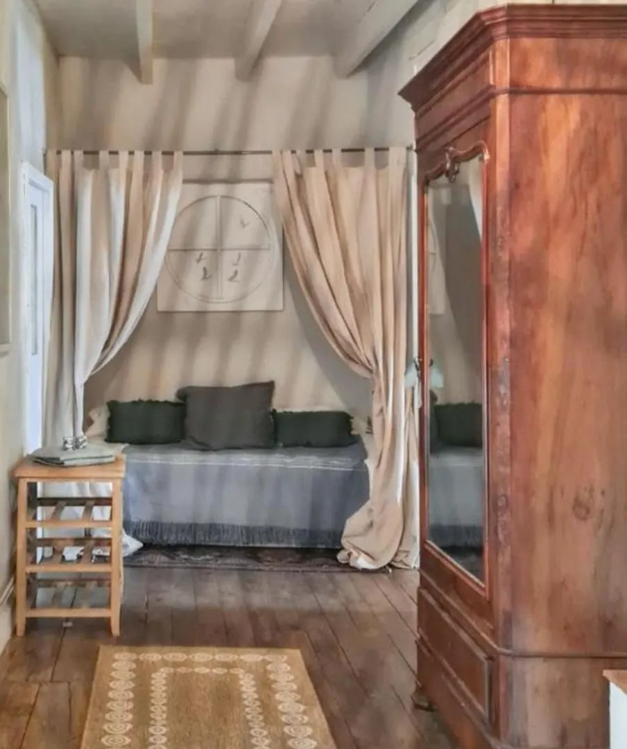 Prázdninový dům Maison Charmante A Mauzun Avec Jardin Et Patio Fleuri Francie