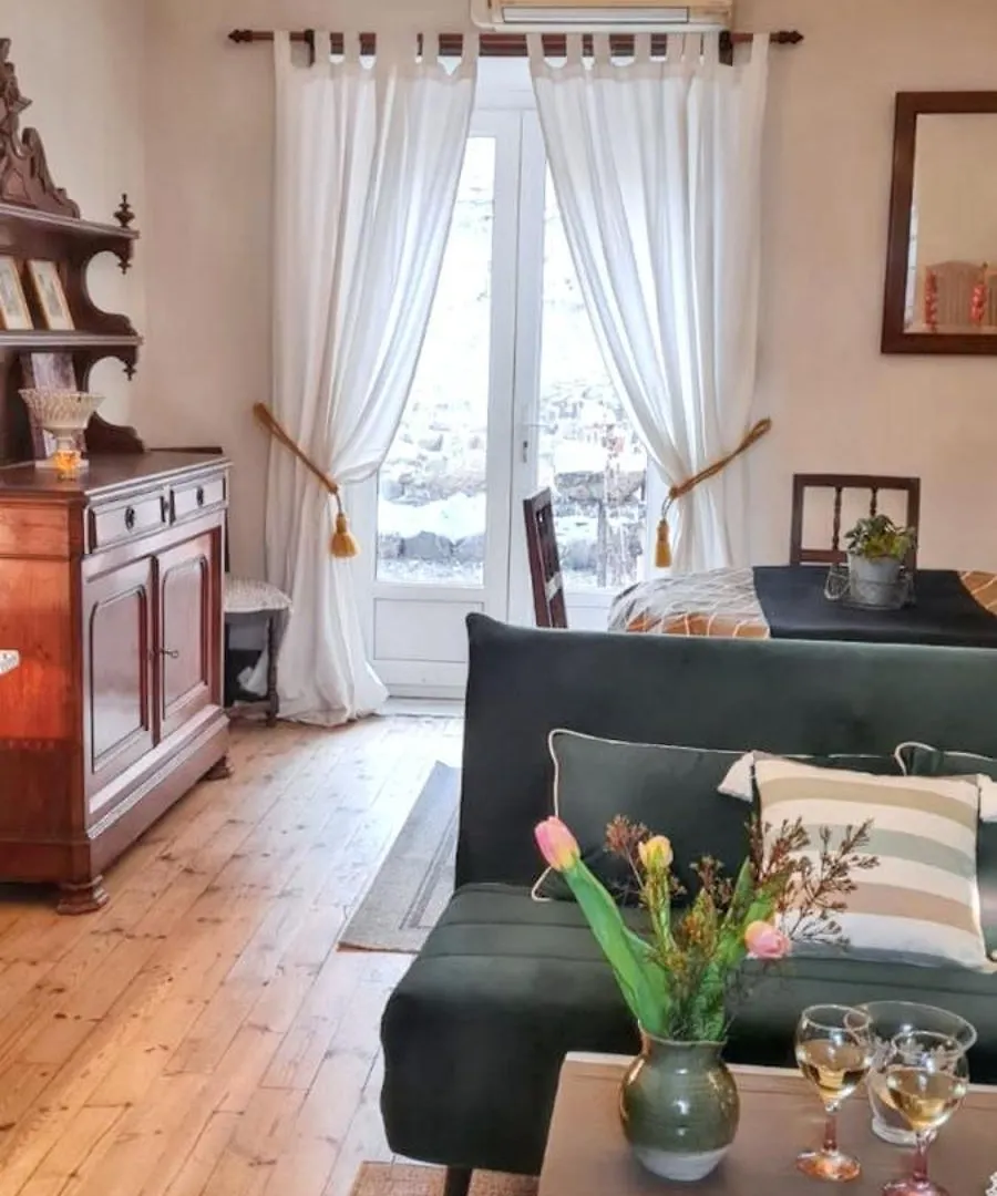 Prázdninový dům Maison Charmante A Mauzun Avec Jardin Et Patio Fleuri Francie